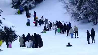 Abant Gölü'ne Tatilci Akını: Kilometrelerce Kuyruk!