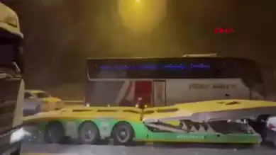 Anadolu Otoyolu'nda Kar Yağışı Ulaşımı Durdurdu