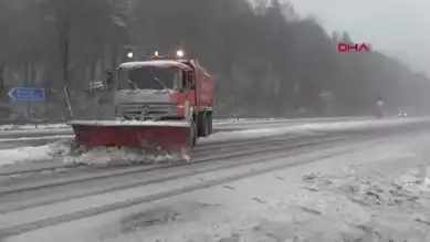 Bolu Dağı'nda Yoğun Kar Yağışı Trafiği Zorluyor