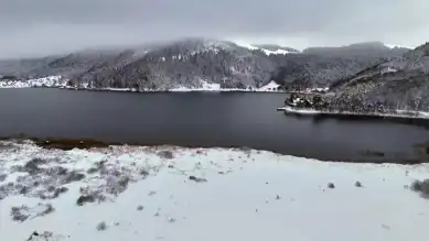 Bolu'da Muhteşem Kar Manzarası: Abant Gölü Beyaz Örtüyle Kaplandı!