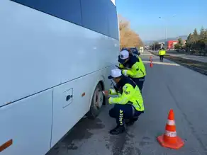 Bolu'da Kış Lastiği Denetimi: İşçi Servislerine Ceza