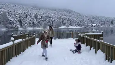 Bolu'da Kış Masalı: Karlı Göl Manzarası