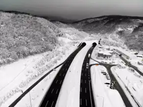 Bolu Dağ Geçidi'nde Kar Temizliği: Trafik Değişikliği Uyarısı