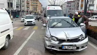 Bolu'da Dönel Kavşak Kazası: 1 Hafif Yaralı