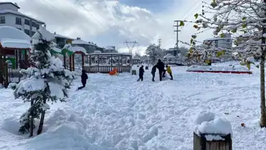 Yoğun Kar Yağışı: Okullar Tatil!