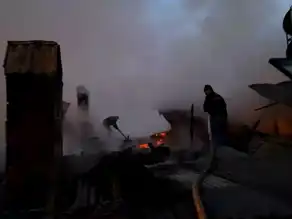Bolu'da İki Ayrı Yangın: Otomobil ve Ev Hasar Gördü