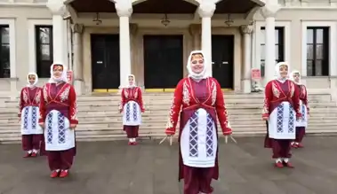 Öğretmenlerden Muhteşem Halk Oyunları Gösterisi