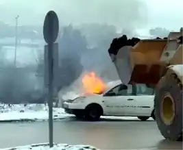 Bolu'da Seyir Halindeki Araçta Yangın! Toprakla Söndürüldü