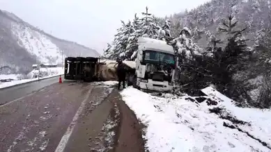 Bolu Mudurnu'da Tır Devrildi!