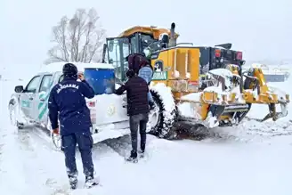 Kar Yağışı 7 Kişiyi Mahsur Bıraktı