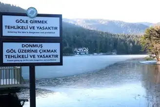 Gölcük Gölü Buz Tuttu! Ziyaretçilere Uyarı