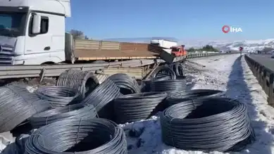 Uykuya Dalmış Tır Şoförü Otoyolda Kazaya Karıştı