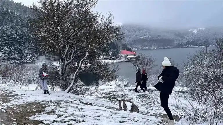 Abant'ta Kış Masalı: Kar Keyfi ve Doğa Harikası