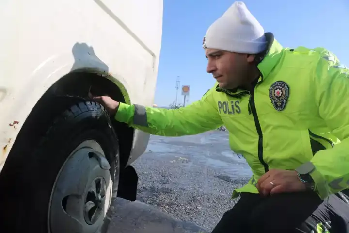 Dağ Yolunda Kış Lastiği Denetimi