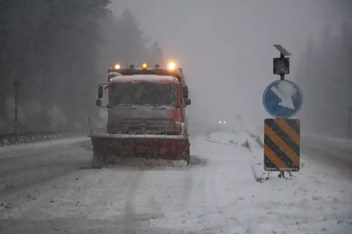 Bolu Dağı'nda Kar Yağışı Sürücülere Engel Oluyor