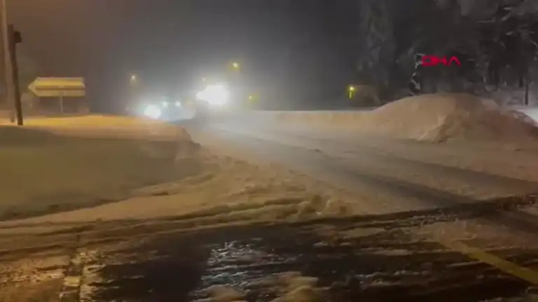 Bolu Dağı'nda Yollar Açılıyor! Kar Küreme Çalışmaları Devam Ediyor