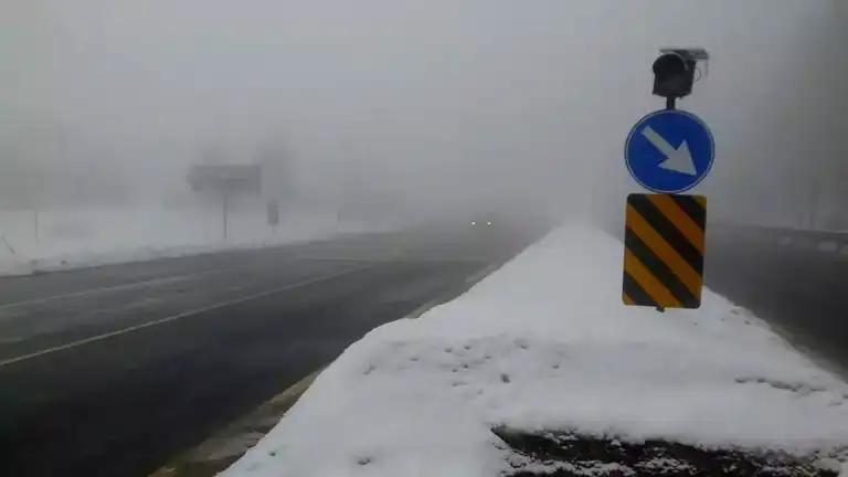Bolu Dağı'nda Yoğun Sis: Görüş 20 Metreye Düştü!