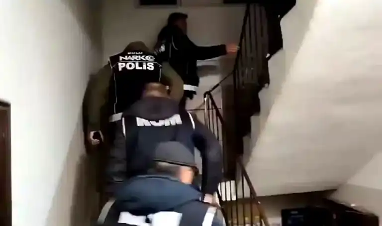 Bolu'da 15 Göçmen Kaçakçısı Yakalandı