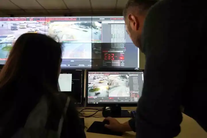 Şehir Güvenliğini Arttıran Gelişmiş İzleme Sistemi