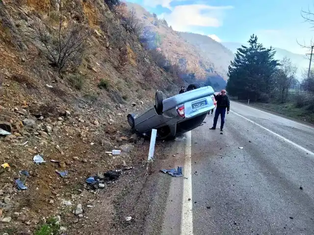 Bolu'da Buzlanma: Takla Atan Araçtan Sürücü Kurtuldu