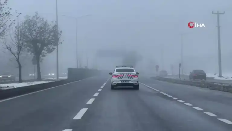 Sis nedeniyle Bolu'da görüş mesafesi tehlikeli seviyede!