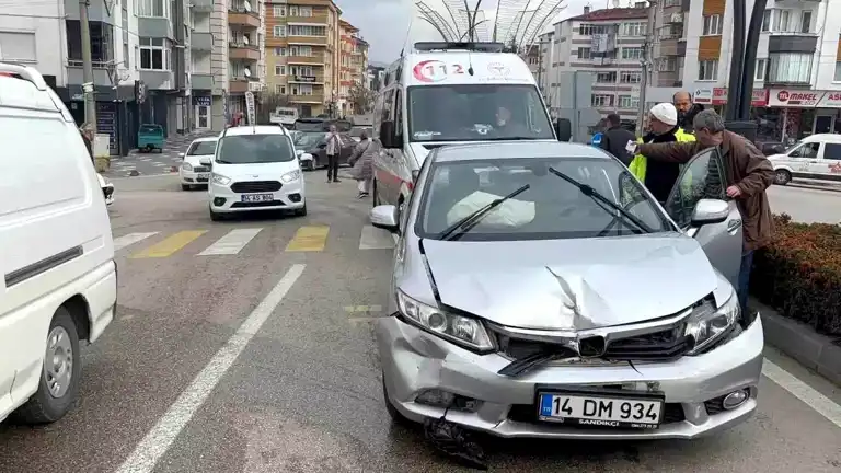 Bolu'da Dönel Kavşak Kazası: 1 Hafif Yaralı