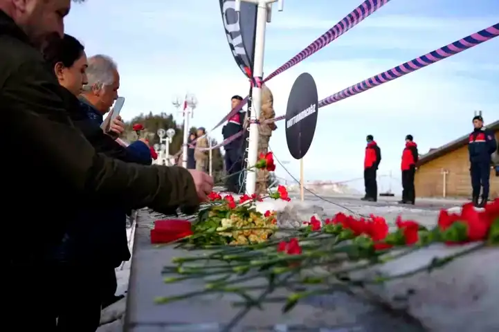 Kartalkaya Otel Yangınında Hayatını Kaybedenler Anıldı