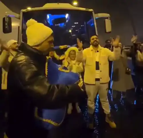 Kar Yağışı ve Kazalar Sonrası Otoyolda Horon Şöleni!